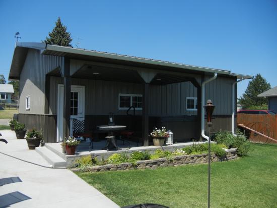 27 x 36 x 10 Garage / Outdoor Patio